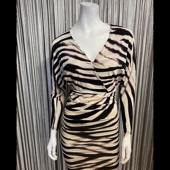 🔻SALE🔻MARCIANO🔹NEW CONDITION - Picture 2 of 10